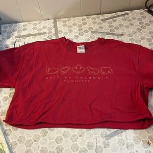 Gildan Large Cropped Short Sleeve Red British Columbia Vancouver Graphic T